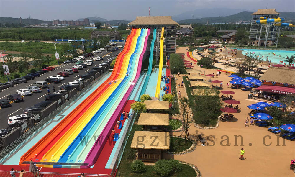 水滑梯设备的结构主要有几部份组成