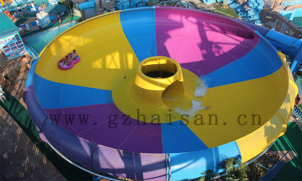 亲子水上乐园设备欢乐畅玩，安全又舒适