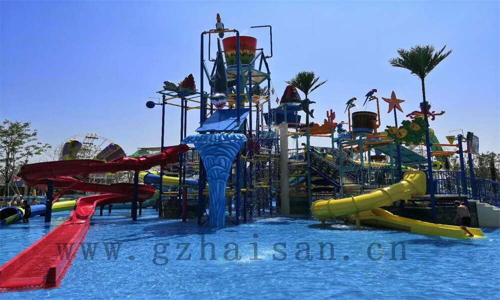 水上乐园探险之旅：水滑梯激情畅玩