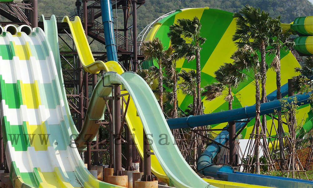 水上乐园设计的太阳伞和遮阳篷如何提供防晒？