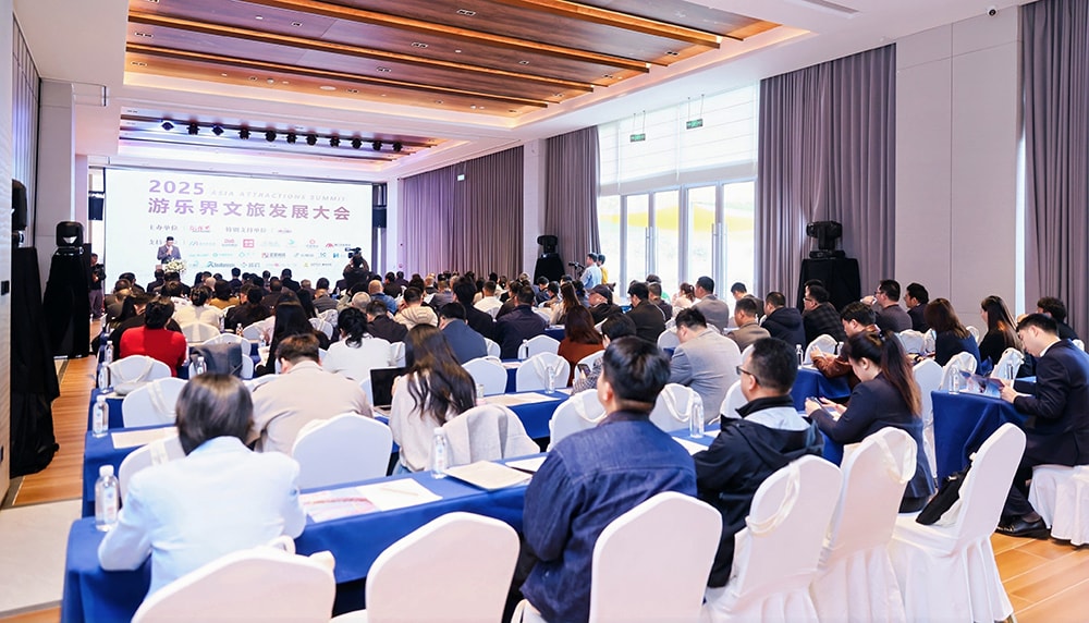 科技铸就非凡体验，专业成就行业标杆——pa视讯游乐荣膺2025金冠奖“杰出水滑道设备奖”