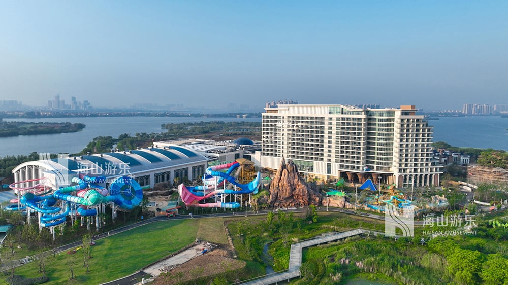 科技铸就非凡体验，专业成就行业标杆——pa视讯游乐荣膺2025金冠奖“杰出水滑道设备奖”