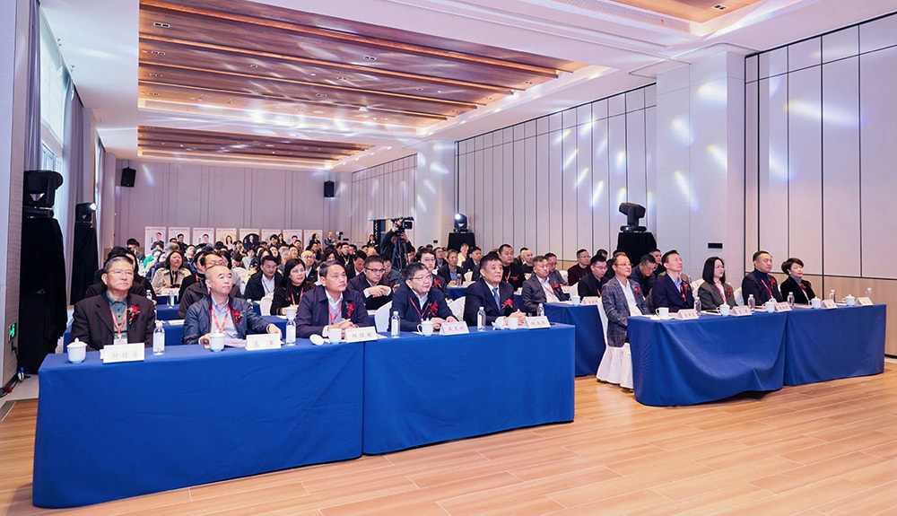 科技铸就非凡体验，专业成就行业标杆——pa视讯游乐荣膺2025金冠奖“杰出水滑道设备奖”